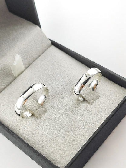Par de Alianças Redondas com Pedra Prata 925 Anatômica Polida 4mm com Gravação Personalizada