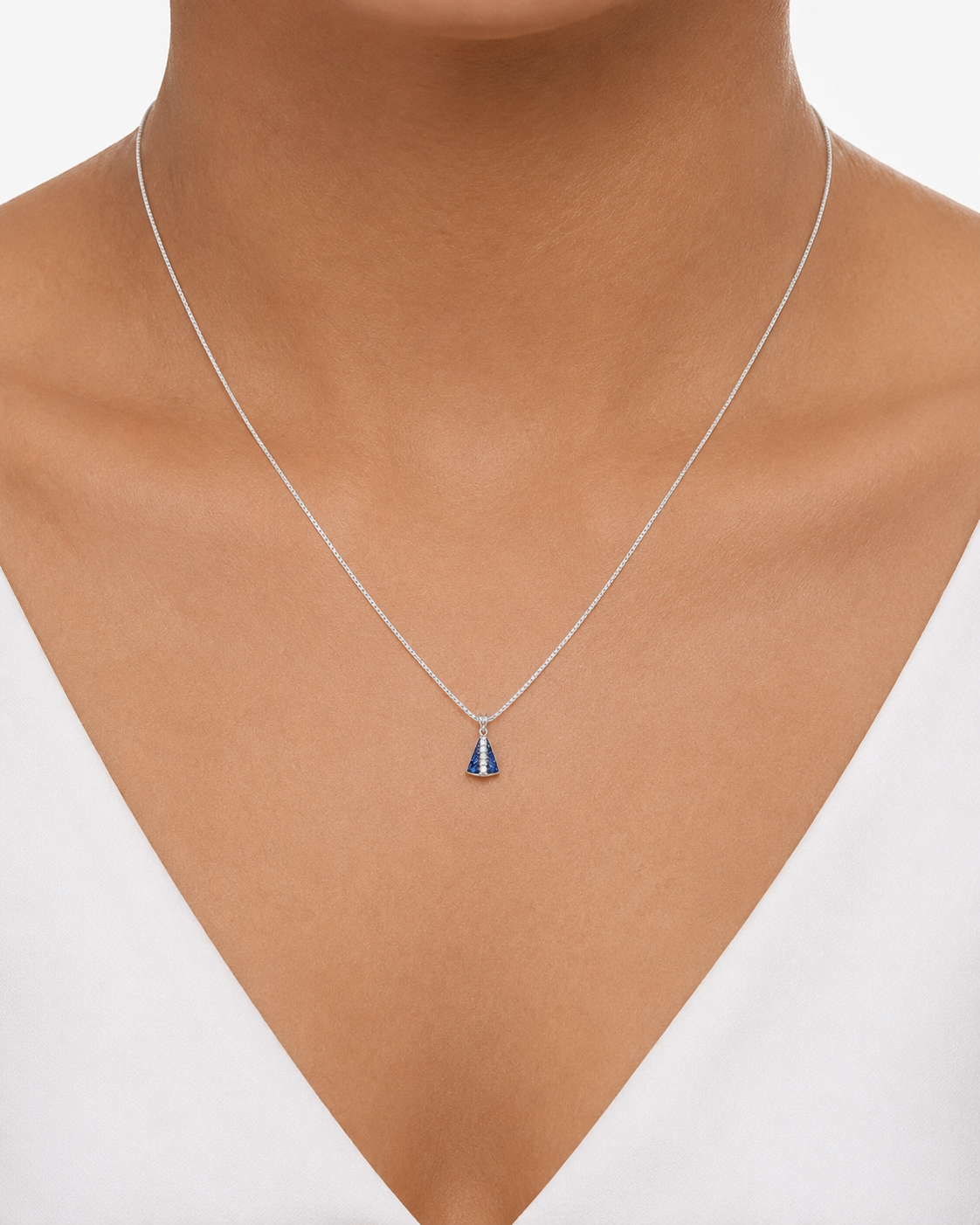Colar Nossa Senhora Mini Azul Prata com Pingente Religioso Delicado