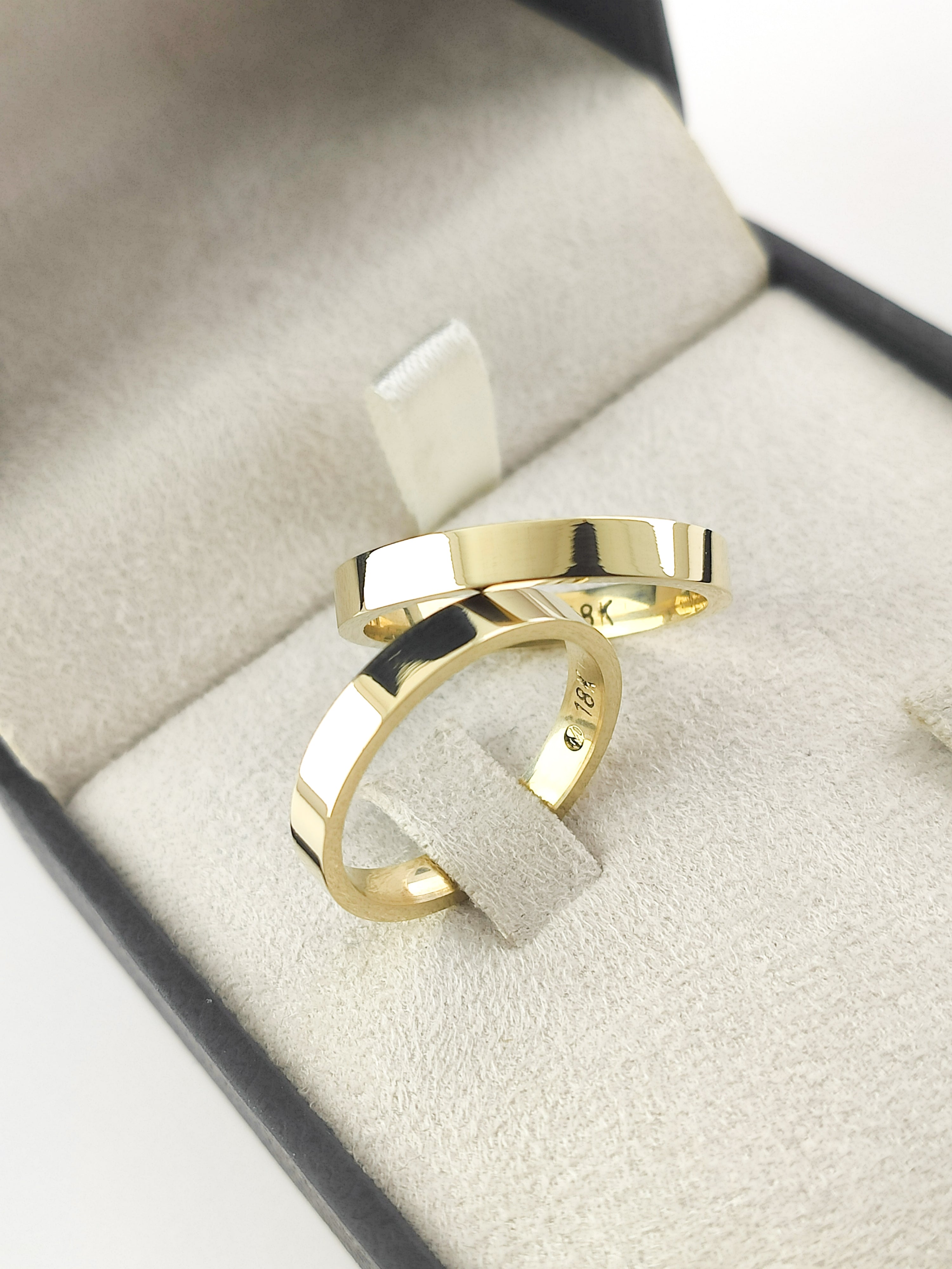Par de Alianças Ouro 18K Anatômica Fina Reta Mod 120 Polida 3mm