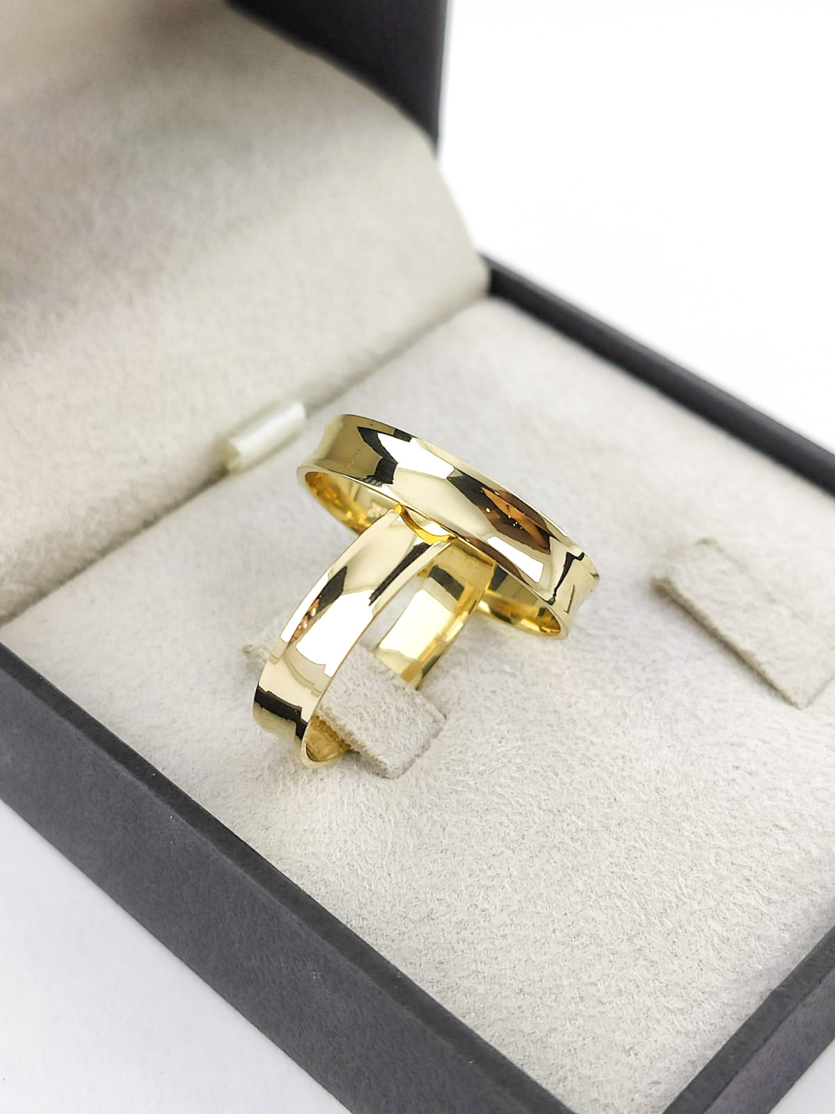 Par de Alianças Ouro 18K Anatômica Côncava Polida 4mm