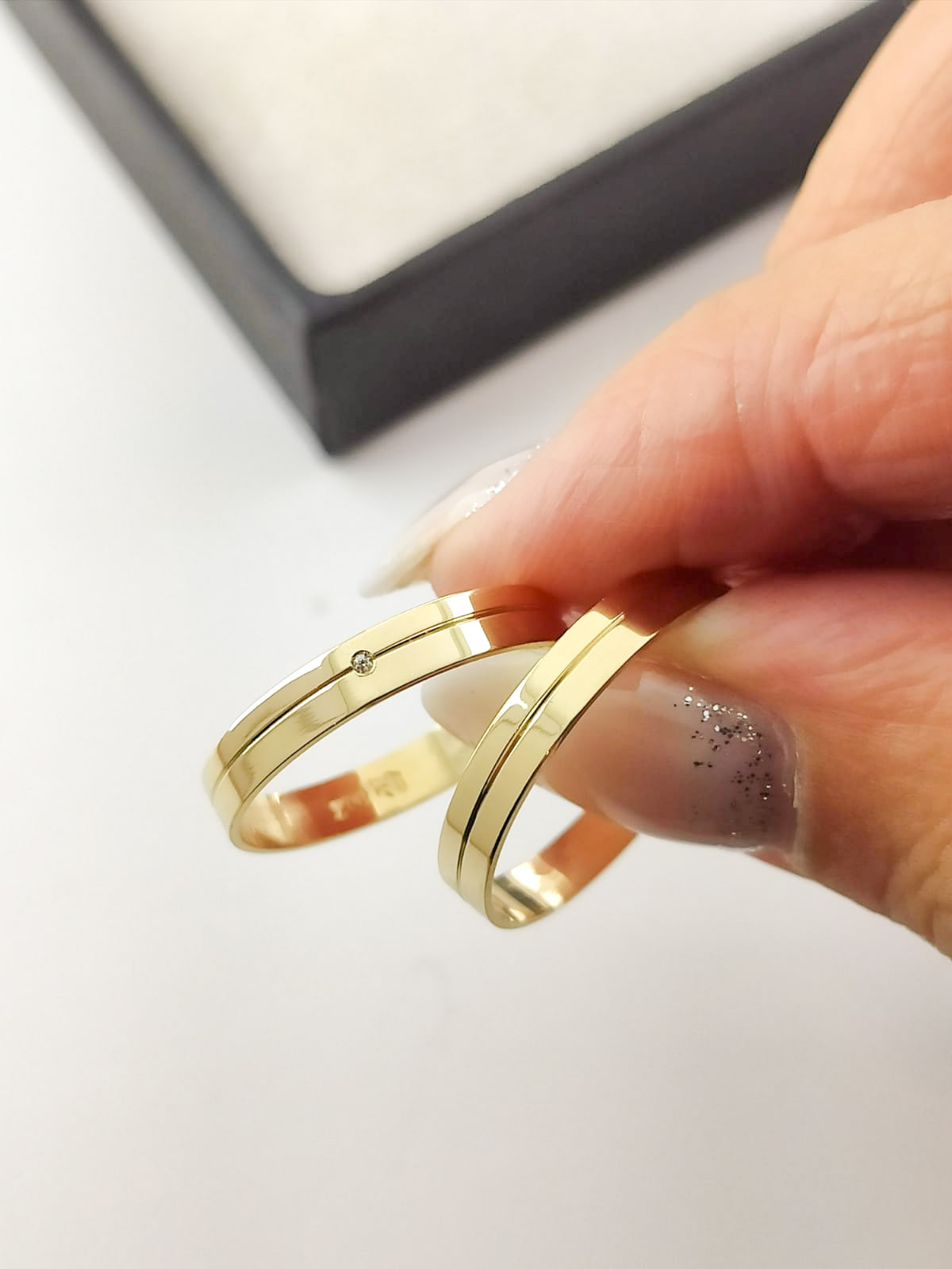 Par de Alianças Ouro 18K Anatômica Reta com Friso Polida 3,5mm