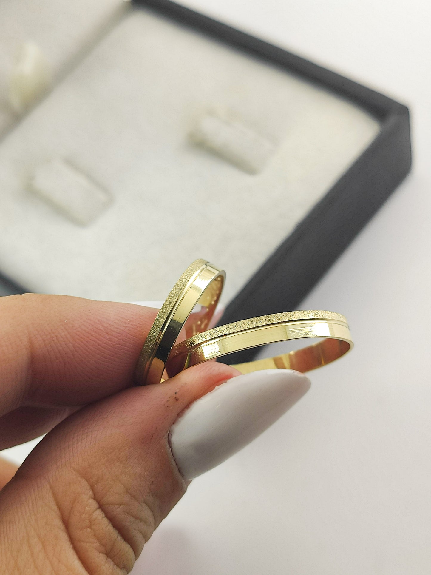 Par de Alianças Ouro 18K Anatômica Meia Fosca Polida 3mm