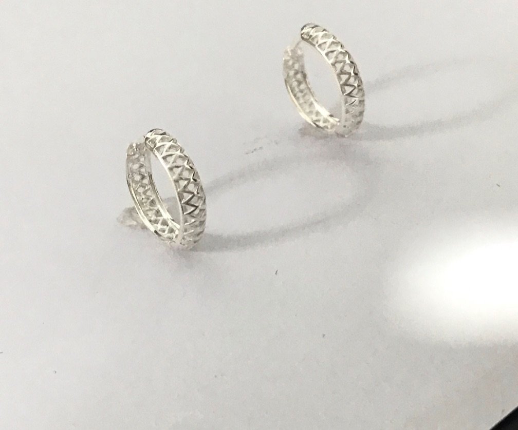 Brinco argola vazado 13mm diâmetro - Imagem 2