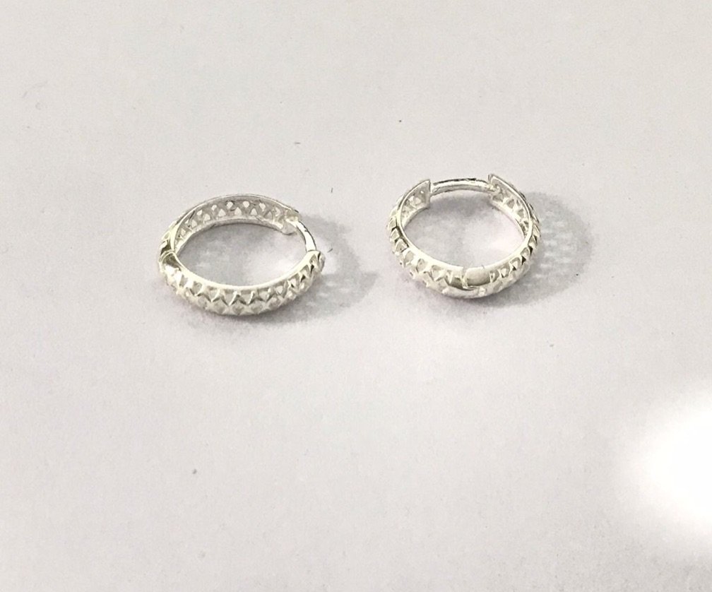 Brinco argola vazado 13mm diâmetro