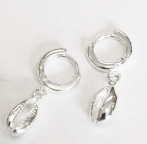 Brinco de Argola com búzios